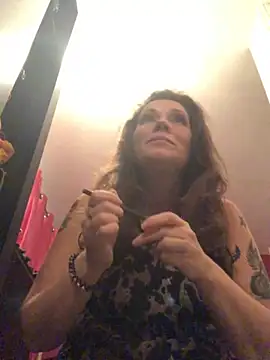 Snapshot of Lwhite1 chatting on 1, 1, 2025 Lwhite1 online show from 1, 1, 2025