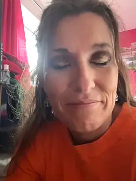 Snapshot of Lwhite1 chatting on 8, 10, 2025 Lwhite1 online show from 8, 10, 2025