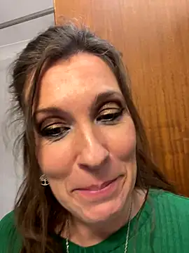 Snapshot of Lwhite1 chatting on 11, 10, 2025 Lwhite1 online show from 11, 10, 2025