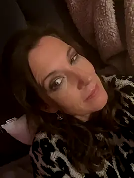 Snapshot of Lwhite1 chatting on 21, 10, 2025 Lwhite1 online show from 21, 10, 2025