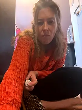 Snapshot of Lwhite1 chatting on 28, 10, 2025 Lwhite1 online show from 28, 10, 2025