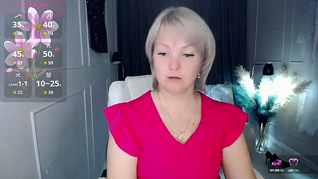 Snapshot of Juarnea chatting on 10, 9, 2025 Juarnea online show from 10, 9, 2025