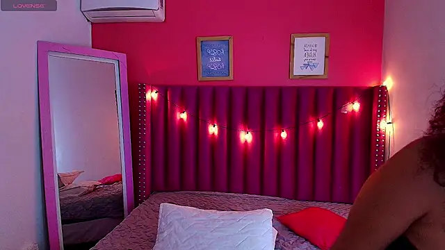 Snapshot of littleebonny chatting on 25, 12, 2024 littleebonny online show from 25, 12, 2024