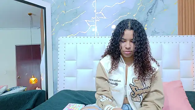 Snapshot of littleebonny chatting on 10, 10, 2025 littleebonny online show from 10, 10, 2025