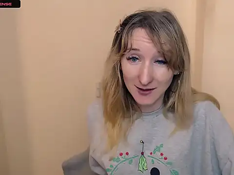 Snapshot of AmandaSell chatting on 2, 10, 2025 AmandaSell online show from 2, 10, 2025