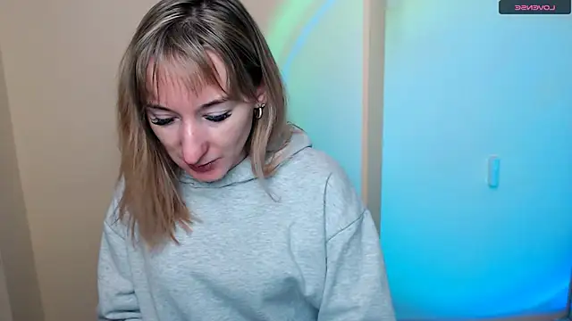 Snapshot of AmandaSell chatting on 12, 4, 2026 AmandaSell online show from 12, 4, 2026