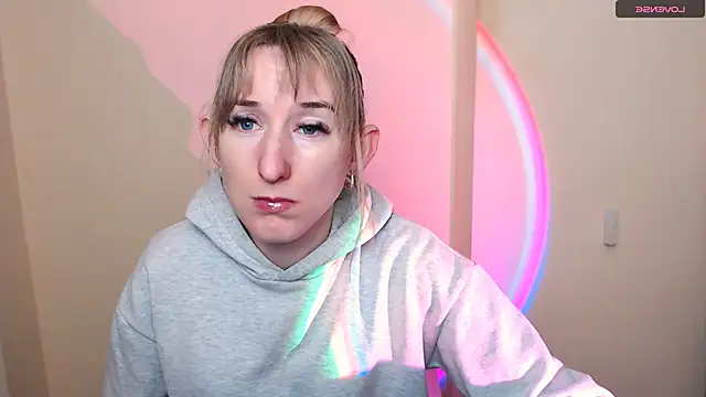 Snapshot of AmandaSell chatting on 13, 4, 2026 AmandaSell online show from 13, 4, 2026