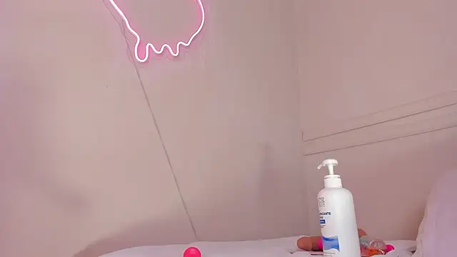 Ashley glow online show from 4, 2, 2025