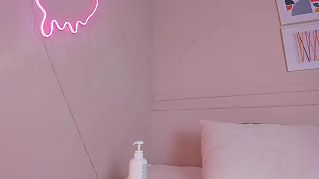 Ashley glow online show from 15, 2, 2025