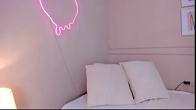Ashley glow online show from 23, 2, 2025