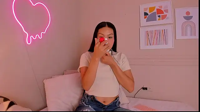 Ashley glow online show from 28, 2, 2025