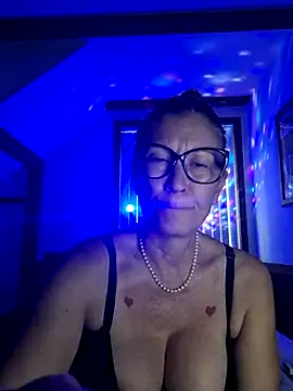 Snapshot of TheDime chatting on 1, 3, 2025 TheDime online show from 1, 3, 2025