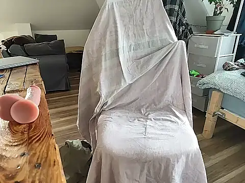 Snapshot of twinkish_90 chatting on 6, 11, 2025 twinkish 90 online show from 6, 11, 2025