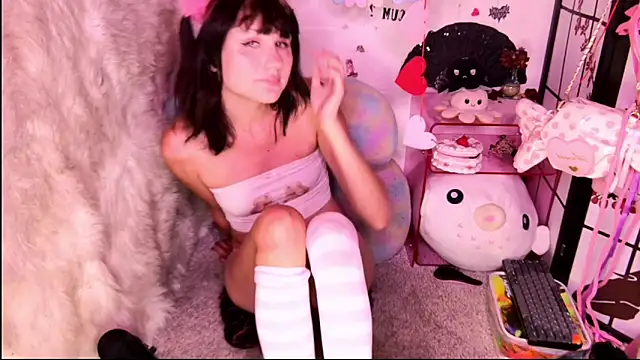 Snapshot of SweetLaumina chatting on 5, 4, 2026 SweetLaumina online show from 5, 4, 2026