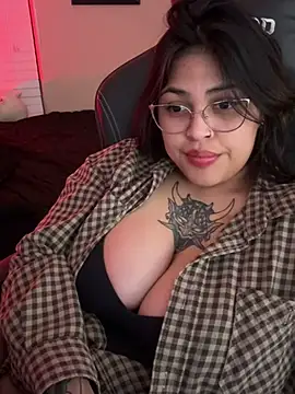 Snapshot of miacanela_xo chatting on 8, 2, 2025 miacanela xo online show from 8, 2, 2025