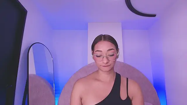 Snapshot of vale_ross_ chatting on 28, 3, 2026 vale ross online show from 28, 3, 2026