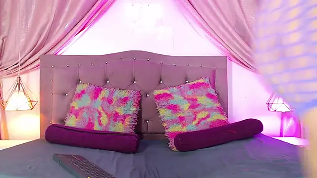 Snapshot of Maite_Foxx chatting on 13, 12, 2024 Maite Foxx online show from 13, 12, 2024