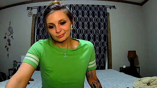 Snapshot of ZeelaXoXo chatting on 2, 2, 2025 ZeelaXoXo online show from 2, 2, 2025