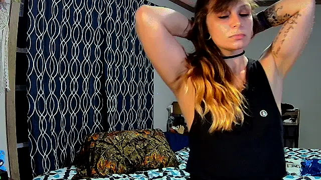 Snapshot of ZeelaXoXo chatting on 2, 10, 2025 ZeelaXoXo online show from 2, 10, 2025