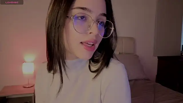 Snapshot of Roxxy_mora chatting on 10, 3, 2026 Roxxy mora online show from 10, 3, 2026