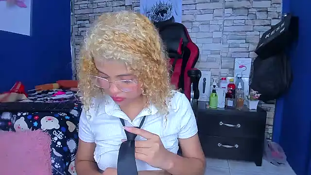 Snapshot of sofiacastillo01 chatting on 15, 3, 2025 sofiacastillo01 online show from 15, 3, 2025