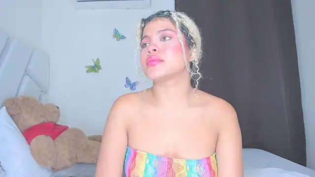 Snapshot of sofiacastillo01 chatting on 7, 4, 2026 sofiacastillo01 online show from 7, 4, 2026