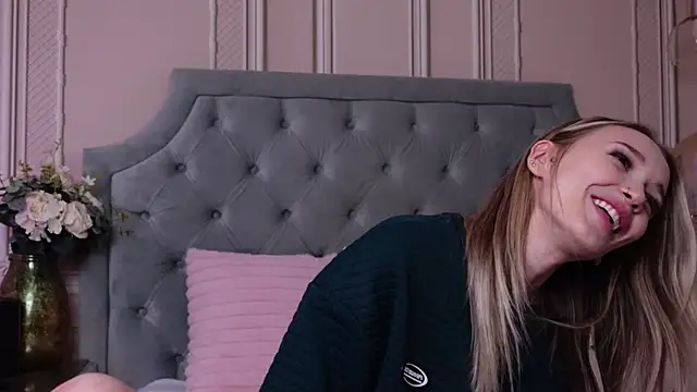 LucyAddison online show from 19, 6, 2026