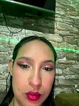 Snapshot of twohornys chatting on 18, 12, 2025 twohornys online show from 18, 12, 2025