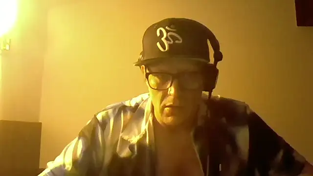 Snapshot of Bigthroaterboy chatting on 12, 12, 2024 Bigthroaterboy online show from 12, 12, 2024