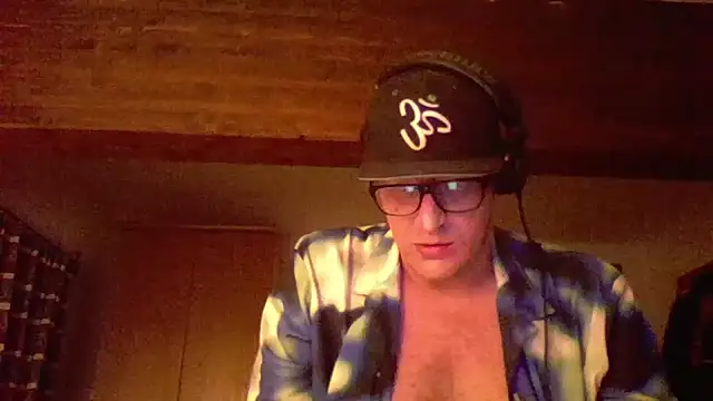Snapshot of Bigthroaterboy chatting on 2, 1, 2025 Bigthroaterboy online show from 2, 1, 2025