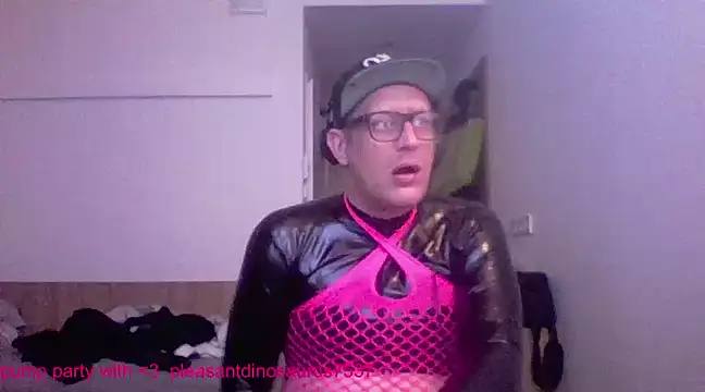 Snapshot of Bigthroaterboy chatting on 7, 3, 2025 Bigthroaterboy online show from 7, 3, 2025