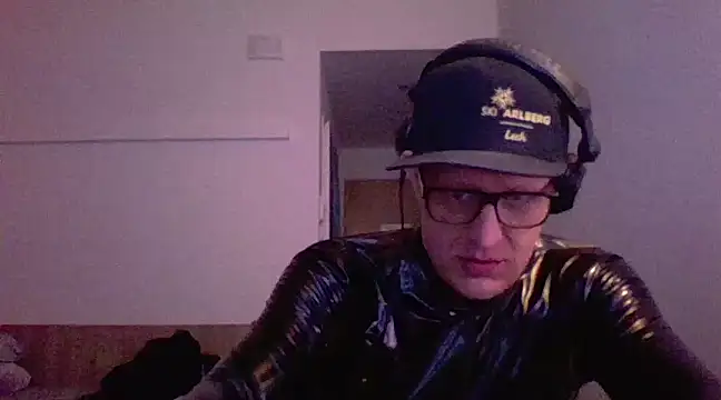 Snapshot of Bigthroaterboy chatting on 8, 3, 2025 Bigthroaterboy online show from 8, 3, 2025