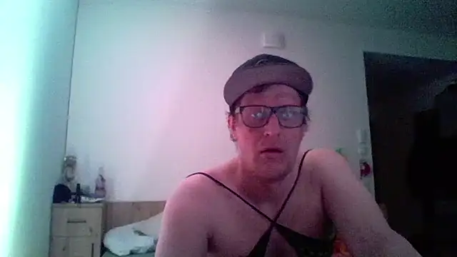 Snapshot of Bigthroaterboy chatting on 5, 4, 2026 Bigthroaterboy online show from 5, 4, 2026