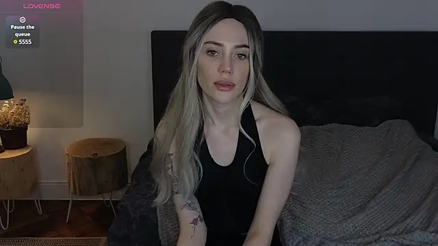 Sara Tranquil online show from 6, 12, 2024