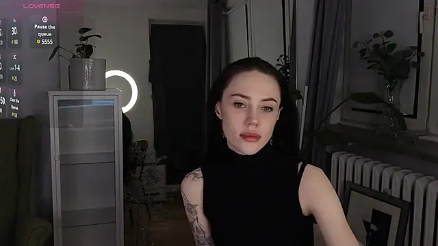 Sara Tranquil online show from 6, 3, 2025