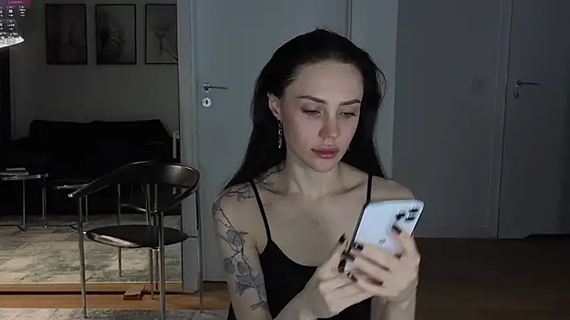 Sara Tranquil online show from 18, 11, 2025