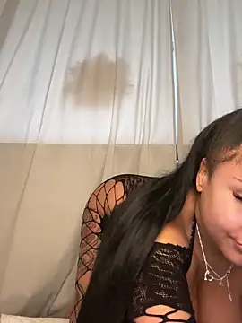 Snapshot of HaileyDiana chatting on 6, 3, 2025 HaileyDiana online show from 6, 3, 2025