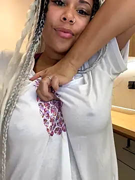 Snapshot of HaileyDiana chatting on 20, 10, 2025 HaileyDiana online show from 20, 10, 2025