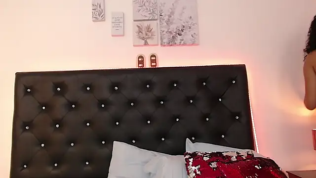 ariellaferra  online show from 4, 3, 2025