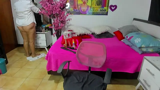 karenmilf 4 online show from 4, 10, 2025