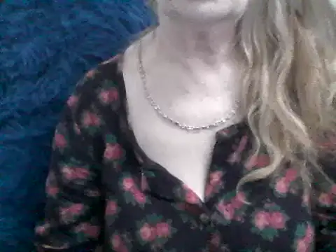 CarlyTreat online show from 18, 12, 2024