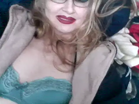 CarlyTreat online show from 14, 2, 2025