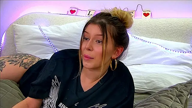 Snapshot of LiliaBianka chatting on 17, 2, 2025 LiliaBianka online show from 17, 2, 2025
