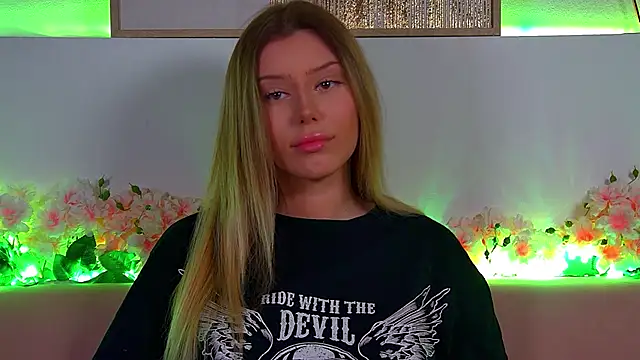 Snapshot of LiliaBianka chatting on 18, 2, 2025 LiliaBianka online show from 18, 2, 2025