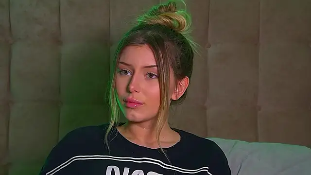 Snapshot of LiliaBianka chatting on 11, 3, 2025 LiliaBianka online show from 11, 3, 2025