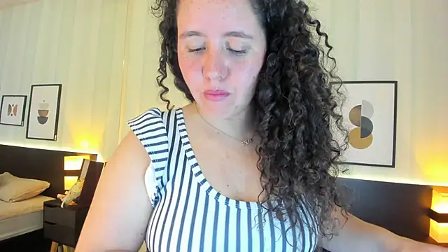 Snapshot of Valeria__soler chatting on 8, 3, 2025 Valeria soler online show from 8, 3, 2025