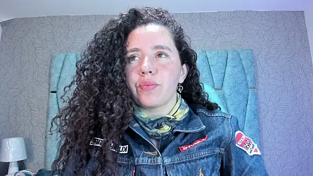 Snapshot of Valeria__soler chatting on 12, 9, 2025 Valeria  soler online show from 12, 9, 2025