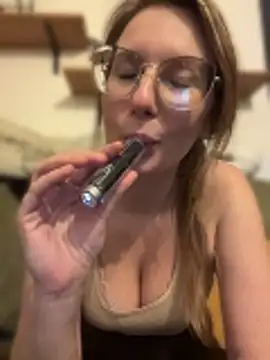 Snapshot of Vanilladreams chatting on 12, 4, 2026 Vanilladreams online show from 12, 4, 2026