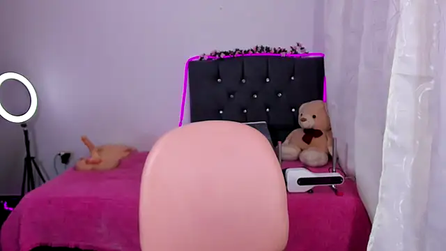 Snapshot of CataleyaHot_132 chatting on 7, 11, 2025 CataleyaHot 132 online show from 7, 11, 2025