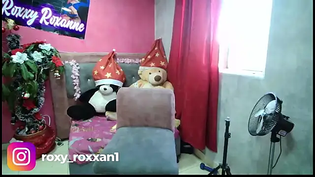 Snapshot of roxy_roxxan chatting on 12, 12, 2024 roxy roxxan online show from 12, 12, 2024